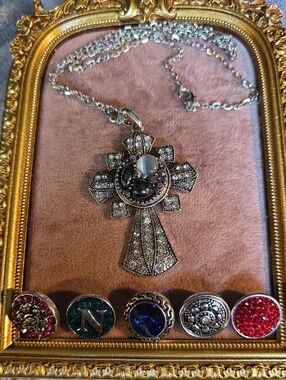 Vintage Ginger Snaps Silver-Toned Cross Pendant Necklace With 6 Snaps